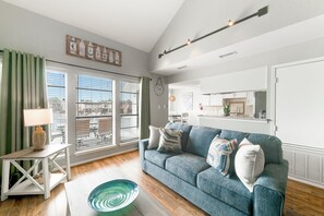 TV - Waterfront Condo | Spacious Deck & Intracoastal Waterway Access (Corpus Christi)