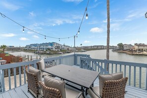 Outdoor dining - Waterfront Condo | Spacious Deck & Intracoastal Waterway Access (Corpus Christi)