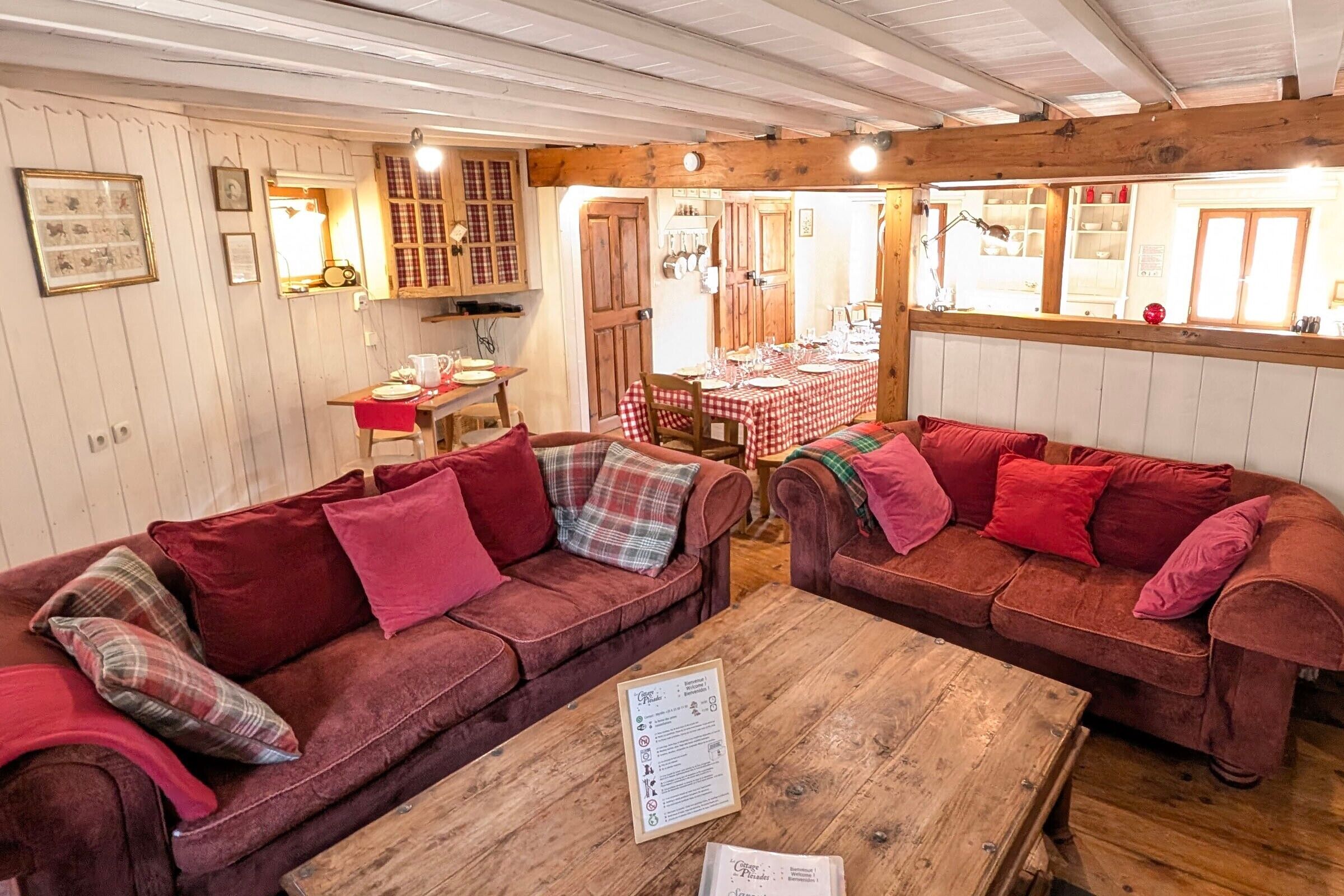 Una televisión, un reproductor de DVD