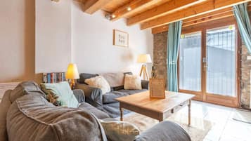 Una televisión, un reproductor de DVD