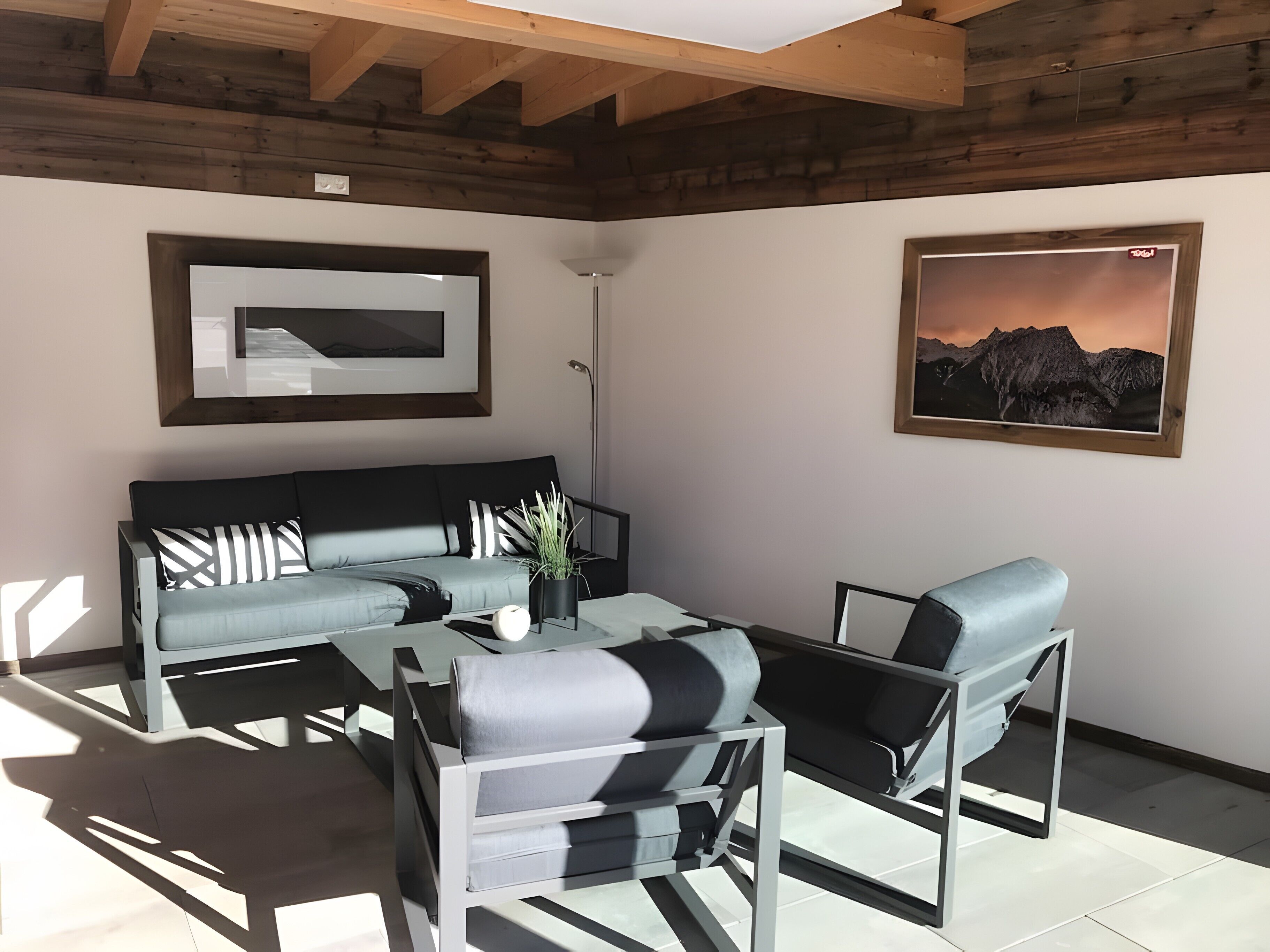 Fernseher, Kamin, Stereoanlage