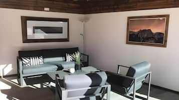 Fernseher, Kamin, Stereoanlage