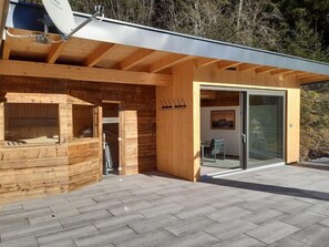 Exterior - Holiday Home 'Alpenblick De Luxe' with Mountain View, Private Terrace and Wi-Fi (Oetz)
