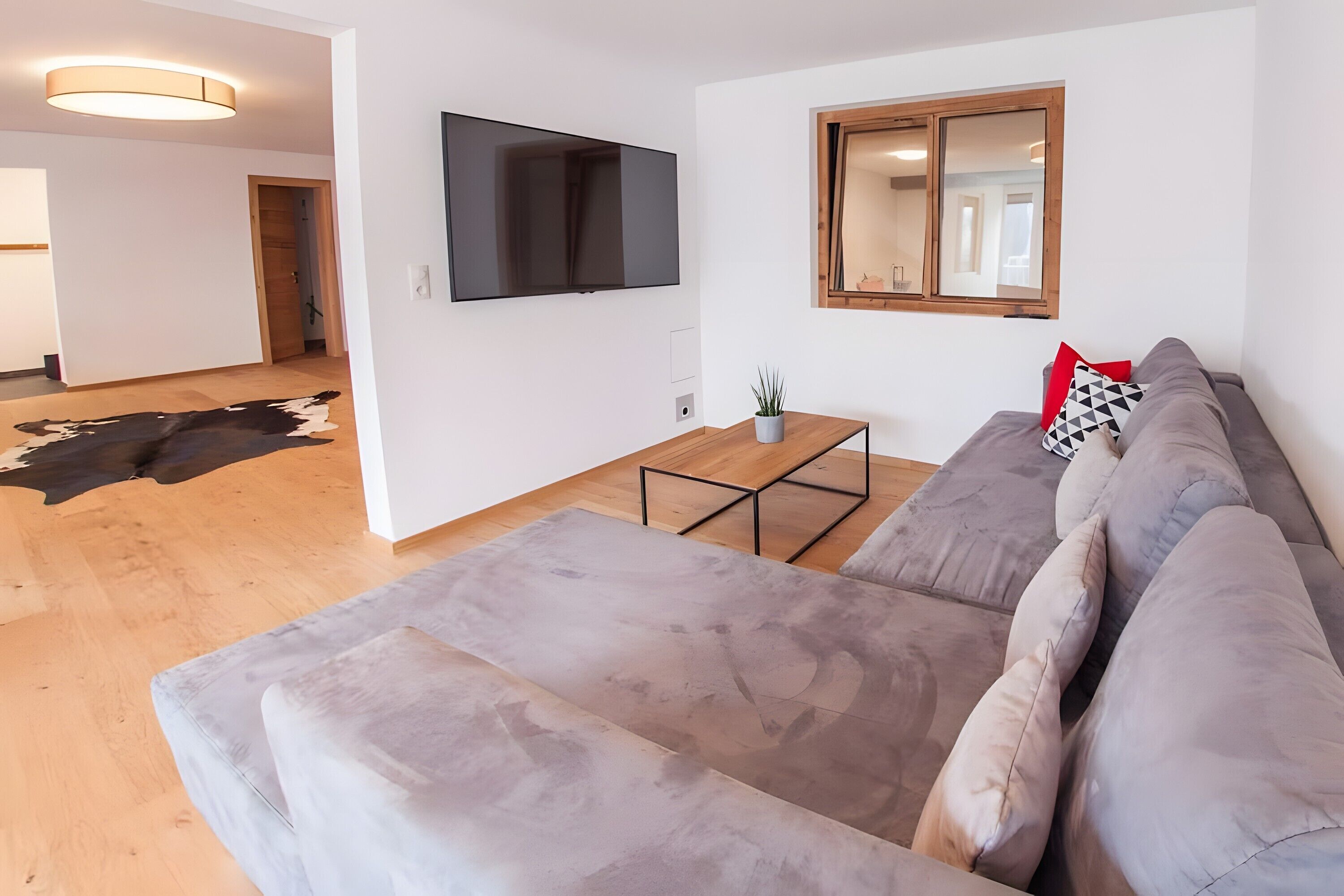 テレビ、暖炉、ステレオ