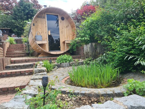 Cottage in Green Surroundings with Fireplace, Barrel Sauna and Mountain Views