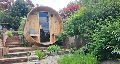 Cottage in Green Surroundings with Fireplace, Barrel Sauna and Mountain Views