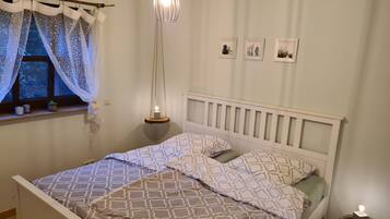 Iron/ironing board, WiFi, bed sheets