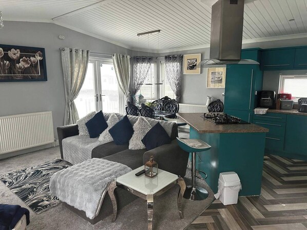 Living area - Caravan - Sleeps 6 - Short Walk to Rhyl Beach (Rhyl)