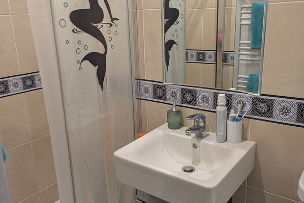 Separate bathtub and shower, deep-soaking bathtub, hair dryer, towels