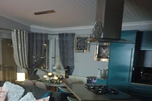 Interior - Caravan - Sleeps 6 - Short Walk to Rhyl Beach (Rhyl)