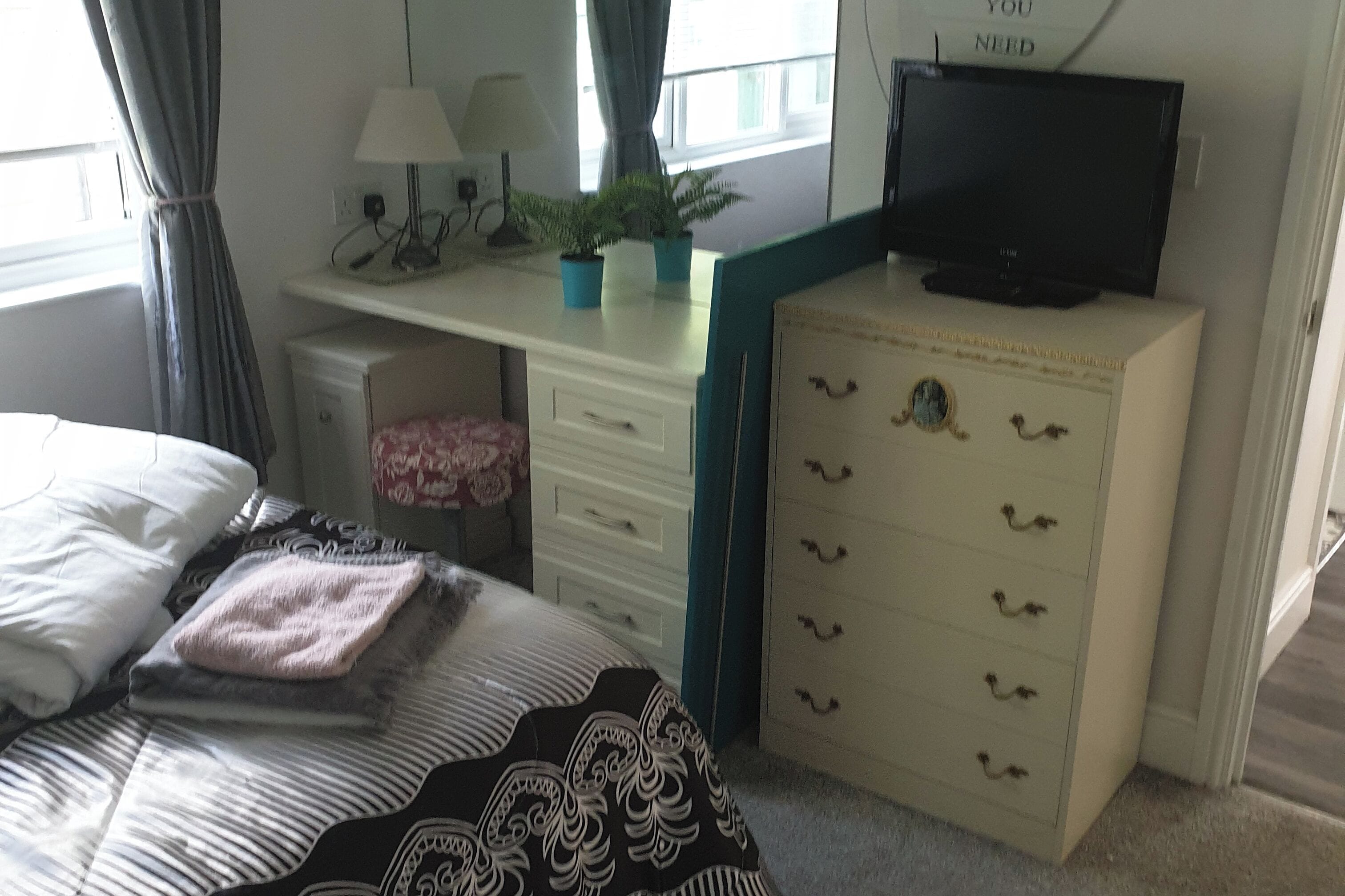 2 bedrooms, iron/ironing board, free WiFi, bed sheets