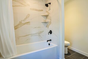 Hair dryer, towels, soap, toilet paper - Remodeled Luxury Lake Home 4BR/4BA + Bonus Space (Manitowish Waters)