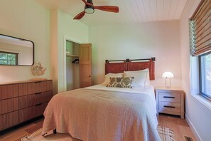 Iron/ironing board, WiFi, bed sheets - Remodeled Luxury Lake Home 4BR/4BA + Bonus Space (Manitowish Waters)