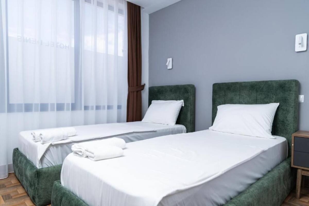 Basic Double or Twin Room | WiFi (free)