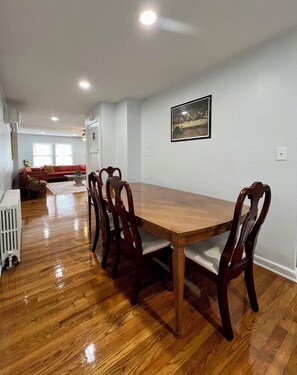Dining - Spacious Sherwood Coastal Retreat 3-bedroom house in Norfolk Beaches & Parks.. (Norfolk)