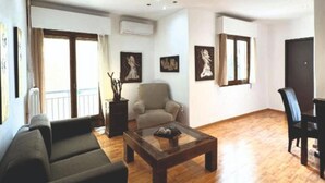 Living area - An Athenian gem by the Acropolis (Athens)