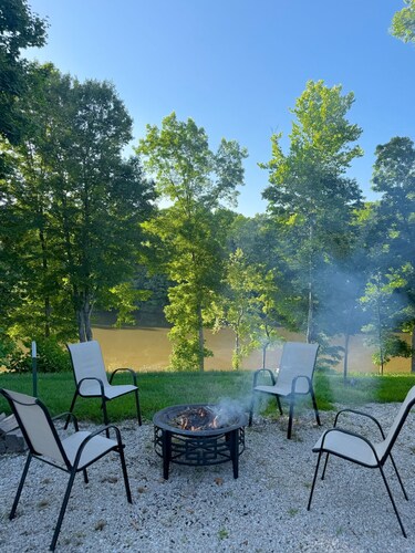 Spacious Home with Waterfront Views on Peaceful Countryside!