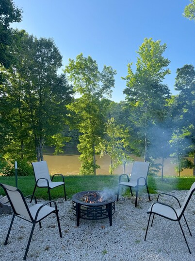 Spacious Home with Waterfront Views on Peaceful Countryside!