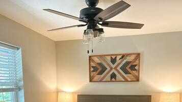 Cuna de viaje, wifi, ropa de cama y accesible en silla de ruedas