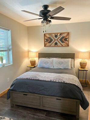 Un bressol de viatge, wifi i roba de llit 