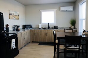 Fridge, microwave, oven, stovetop - Sage Outpost: New Build | 1st Floor | Parking (Floydada)