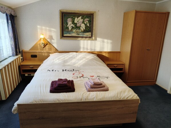 Room - Room 'Doppelzimmer 10' with Mountain View and Wi-Fi (Diemelsee)