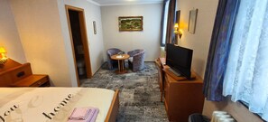 Room - Room 'Doppelzimmer 6' with Mountain View and Wi-Fi (Diemelsee)