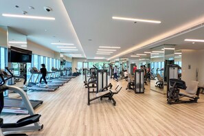 Fitness facility - 3 Bedroom in Habour Views in Creek with Modern Amenities (Dubai)