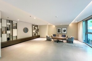 Interior - 3 Bedroom in Habour Views in Creek with Modern Amenities (Dubai)