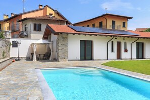 Outdoor pool - Walnut House Apartment (Vezzo)