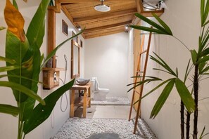 Bathroom - D'Lagoon Dive Resort (Pulau Lembeh)