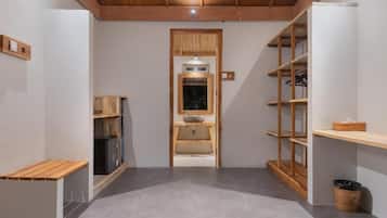 المنشأة من الداخل