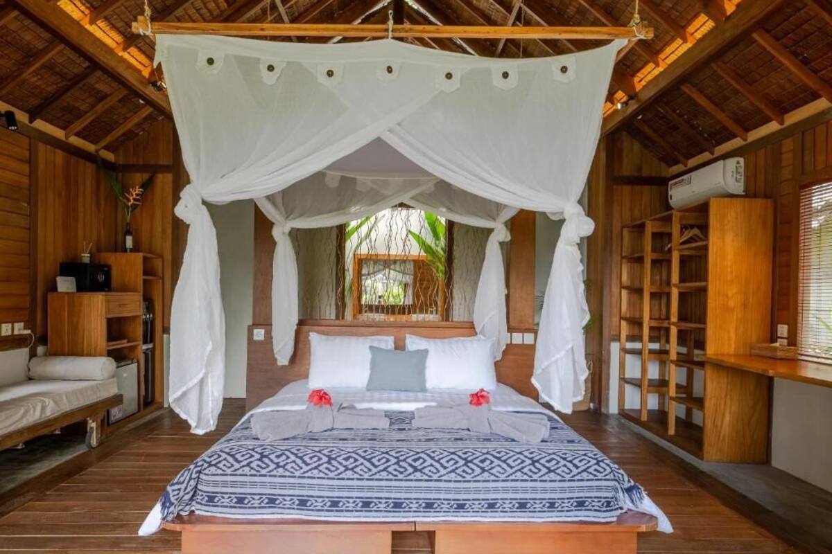 Quarto casal luxo, vista para o mar | Cofres nos quartos, escrivaninha, espaço de trabalho para notebook