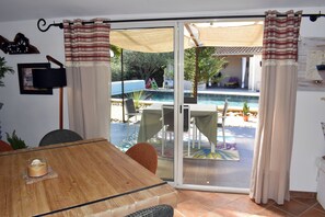 Dining - CHARMING PROVENCAL HOUSE NEAR PONT DU GARD (Estézargues)
