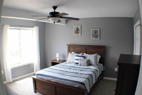 Adorable home steps from Navy stadium!