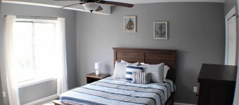 Adorable home steps from Navy stadium!