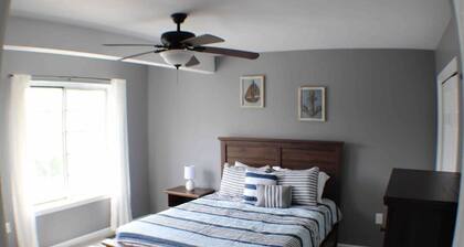 Adorable home steps from Navy stadium!