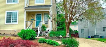 Adorable home steps from Navy stadium!