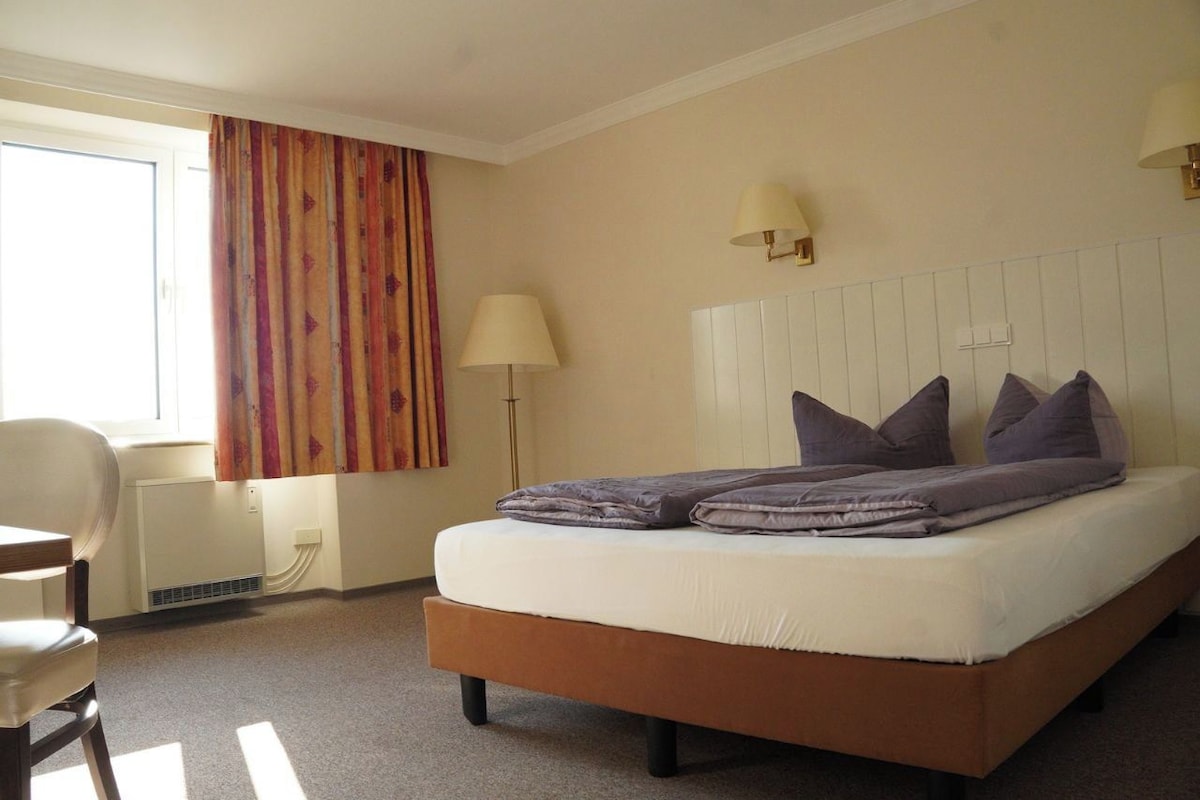 Standard Double or Twin Room | Desk, laptop workspace, iron/ironing board, WiFi (free)