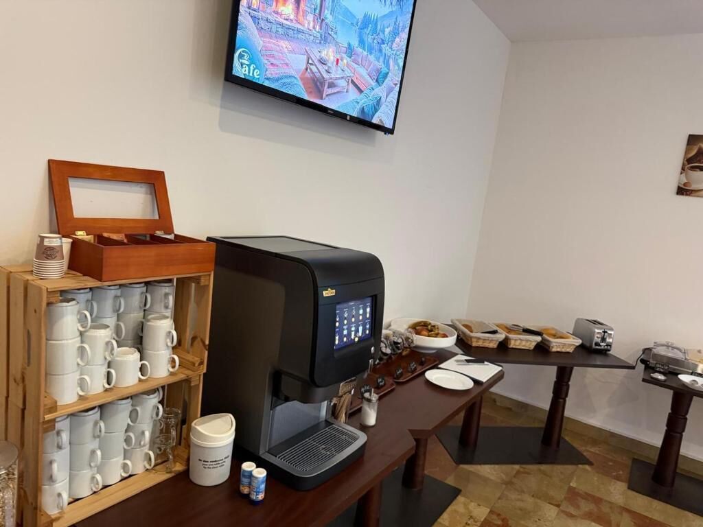 每日供應外賣早餐 (費用另計)