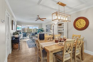 Dining - 🌴Quick Walk to Beach Access🐬Canal View☀Club Capri #101🍹Community Pool (Treasure Island)