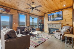 Smart TV, fireplace, video games - Indoor Pool, Hot Tub & Mountain Views, Arcade Games and Free attractions (Sevierville)