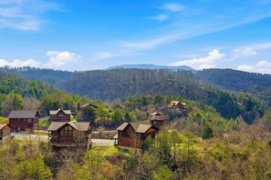 Exterior - Indoor Pool, Hot Tub & Mountain Views, Arcade Games and Free attractions (Sevierville)
