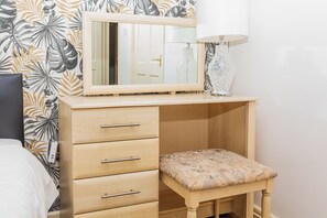 3 habitaciones, tabla de planchar con plancha y acceso a internet 