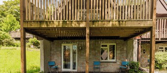 Comfy Valley Lodge with pool access at Honicombe Holiday park