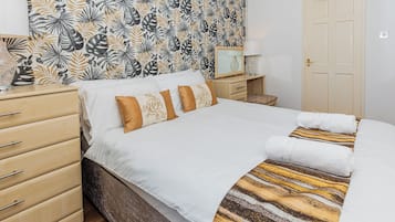 3 bedrooms, iron/ironing board, Internet, bed sheets