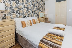 3 dormitorios, tabla de planchar con plancha, Internet y ropa de cama