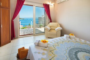 2 bedrooms, in-room safe, iron/ironing board, free WiFi - Villa Avgerini Paxos II: Stunning sea views, private terrace and Infinity pool (Gaios)