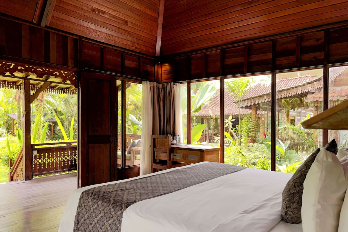 Deluxe Cottage, Balcony, Garden View | Desk, free WiFi