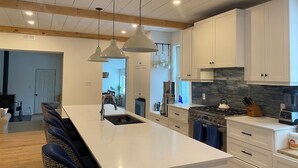 Coffee/tea maker, fridge, oven, stovetop - Beautifully restored Farmhouse on 64 acres+++ (Kimberley)